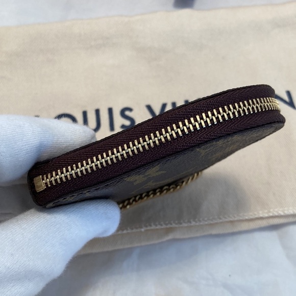 LOUIS Vuitton Monogram Coeur (Heart) Coin Purse - Picture 9 of 12